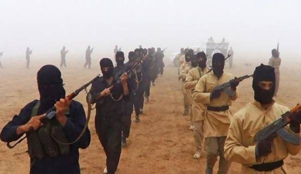 “داعش” يبدأ ببناء سور عند المدخل الشمالي للرقة