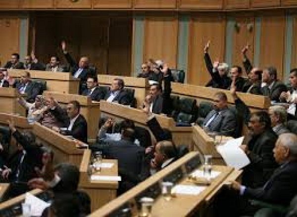 «البادية النيابية» تبحث موضوع المنازل على أراضي الخزينة