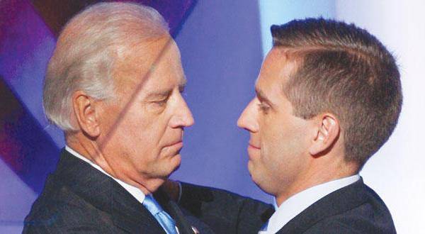 المصائب تنهال على البيت الأبيض: بايدن يفقد نجله.. وكيري تُكسر ساقه