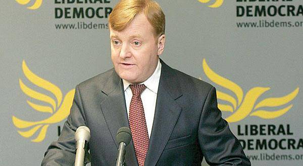 رحيل أبرز سياسي بريطاني عارض حرب العراق