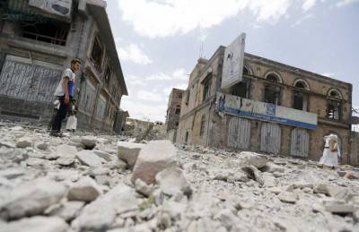 طيران التحالف يقصف مكتب نجل الرئيس اليمني السابق في صنعاء