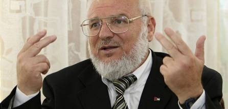 الاحتلال يفرج عن عزيز الدويك بعد 12 شهرا من الاعتقال