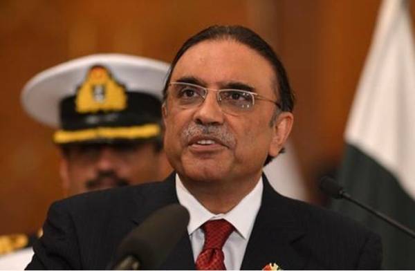 هروب رئيس باكستان السابق إلى دبي.. واتهامات باختلاس مليارات