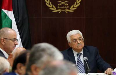 عباس يكلف رئيس الوزراء الفلسطيني إجراء تعديلات على حكومته