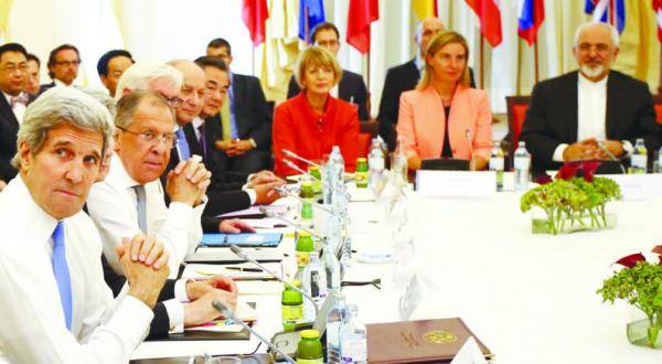 إيران تستبق انتهاء المهلة الجديدة للمفاوضات النووية برفع سقف المطالب