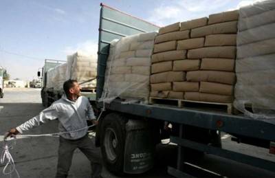 الحكومة الفلسطينية: إسرائيل وافقت على إدخال مواد بناء لإعمار منازل بغزة