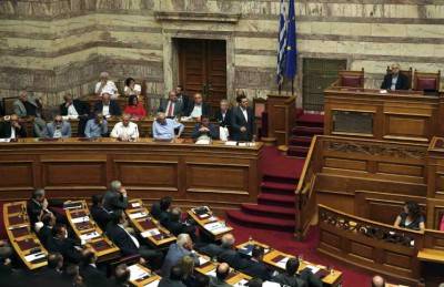 البرلمان اليوناني يوافق على إجراءات التقشف