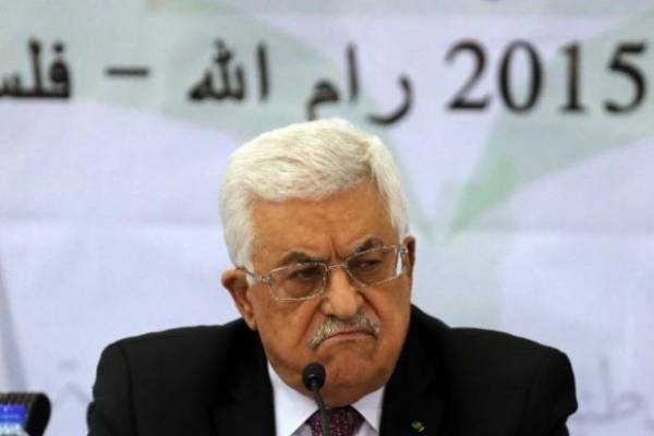 طاقم إعلامي إسرائيلي سأل عباس: ماذا ستفعل ضد إسرائيل؟ فاستشاط الأخير غضبا وطردهم