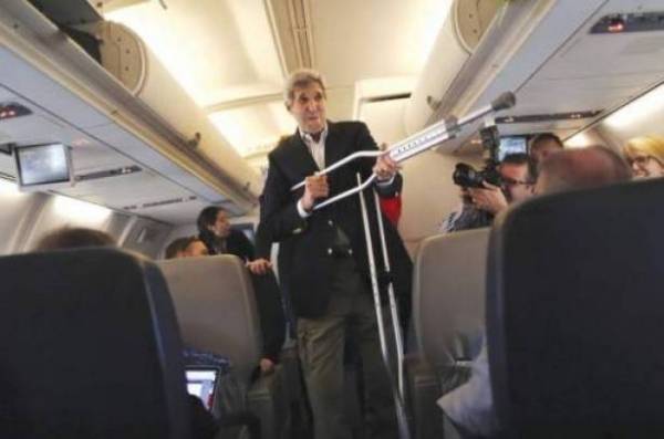 كيري وسياسته على عكّازين!