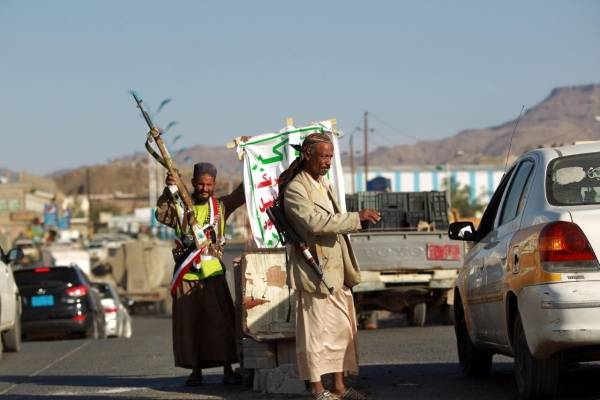 وول ستريت: أزمة مالية تعصف بالحوثيين بعد 4 شهور من الحزم