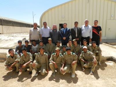 اللجنة الفنية لمشروع برنامج التدريب الوطني لطلبة الصف التاسع في تربية الزرقاء الثانية تزور معسكر شويعر