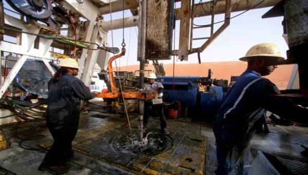 انهيار جديد للنفط.. الأسعار صوب 42 دولاراً للبرميل