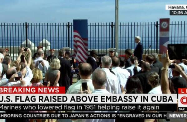 كيري يرفع العلم فوق السفارة الاميركية ويدعو لاصلاحات في كوبا