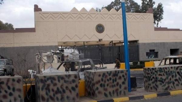 انفجار يستهدف محيط السفارة الأمريكية وسط صنعاء