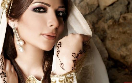 بالصور : نجمات تعرضن للخيانة بالرغم من الجمال والشهرة