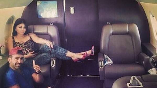 بالصور.. شاهد طائرتى أحلام وهيفاء من الداخل