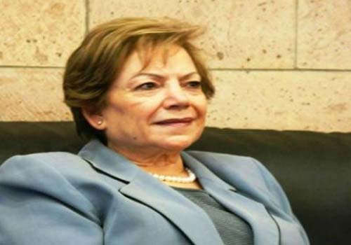 انتصار الوزير تتعافى من ازمة صحية طارئة