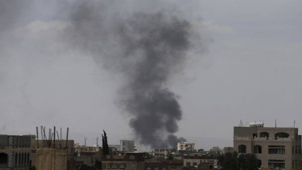 سلطنة عمان تحتج رسميا على تعرض مقر سفيرها في صنعاء للقصف