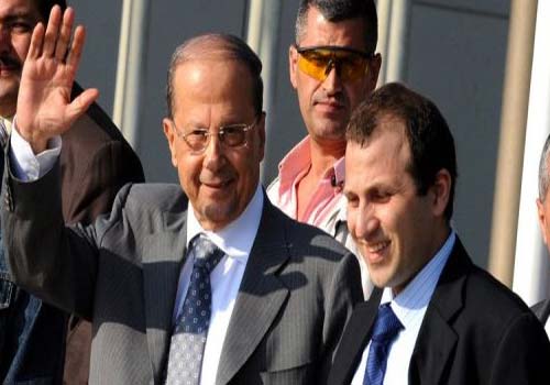 الزعيم المسيحي ميشال عون يسلم رئاسة التيار الوطني الحر الى صهره بعد اعلان فوزه بالتزكية لعدم استيفاء منافسه الشروط المطلوبة