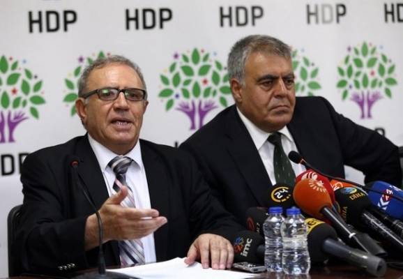 تركيا.. استقالة وزيرين مواليين للأكراد من الحكومة