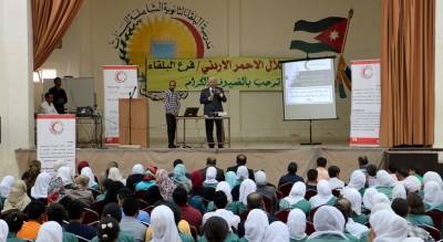محاضرة تعريفية عن الحركة الدولية للصليب الاحمر والهلال الاحمر لطلبة مدارس قصبة السلط.