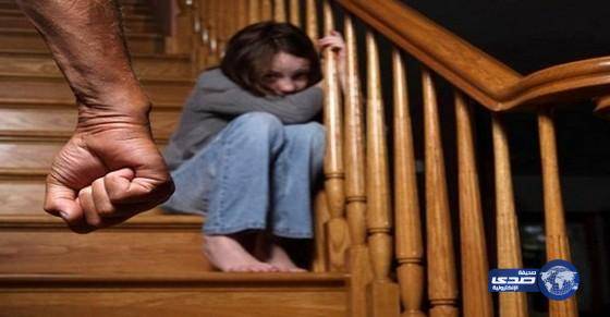 حارس يغتصب طفلة بفيلم إباحي ودرهمين