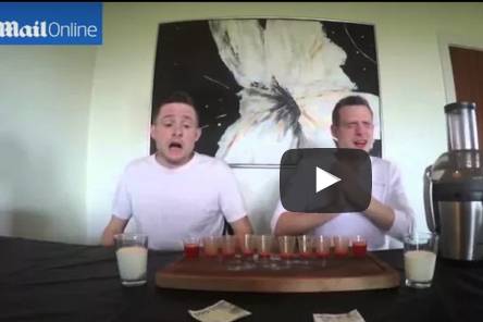 بالفيديو: هذا ما يحدث عندما تشرب عصير الفلفل الحار