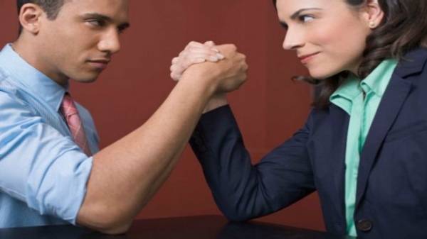 لماذا تعيش النساء عمرا أطول من الرجال؟