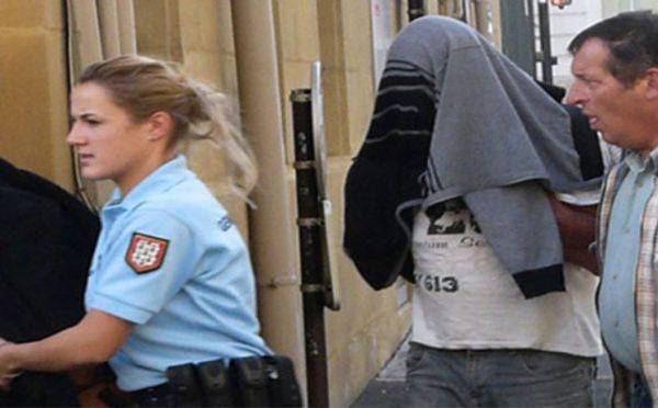 أب يحبس طفله ويعزله عن العالم 3 أعوام