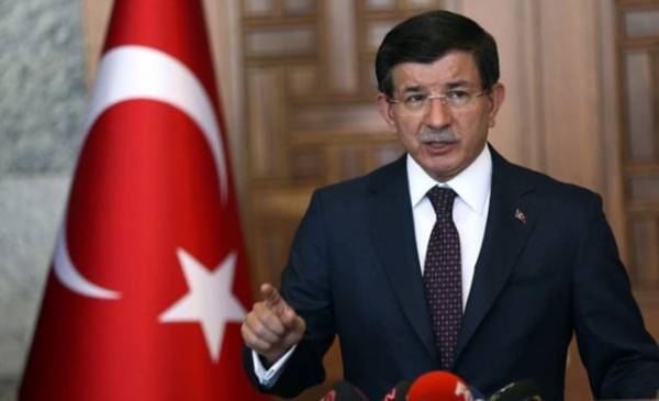 داود أوغلو: تركيا ستسقط أي طائرة تنتهك مجالها الجوي