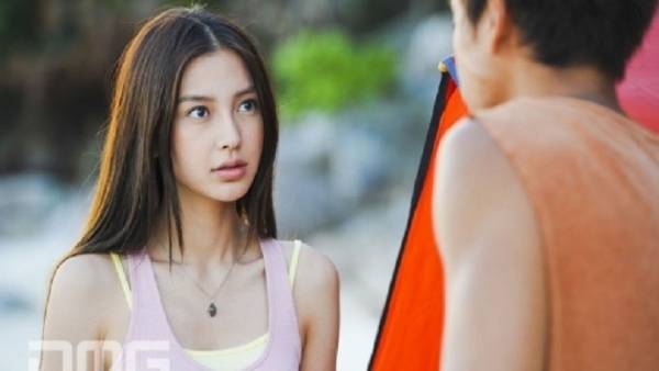 ممثلة صينية تخضع لفحوصات طبية بسبب جمال وجهها