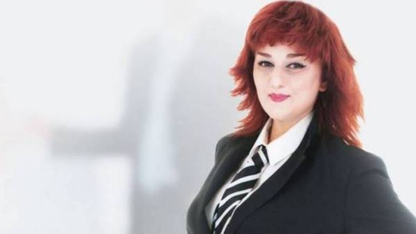 امرأة تتكلم 18 لغة والسبب ...