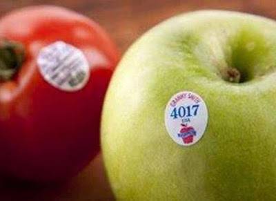 هذا السبب في وجود ملصقات على الفواكه والخضروات