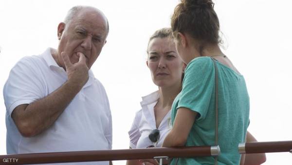 إسباني أغنى رجل في العالم لساعات