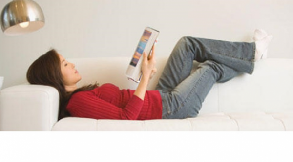 أسباب نفسية تقف وراء اقبال الناس على قراءة الأبراج