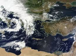 الاثنين القادم إعصار نادر يهدد اليمن وعُمان بفيضانات