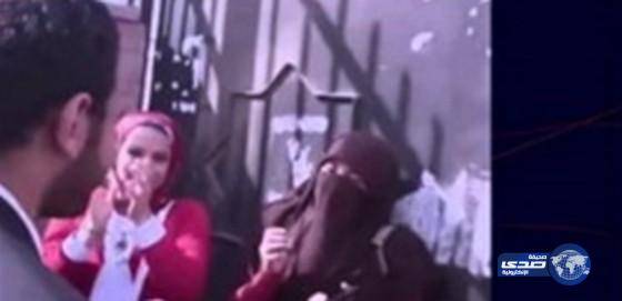 بالفيديو.. ماذا فعلت طالبة منتقبة مع زميلها الذي تقدم لخطبتها أمام الأزهر؟