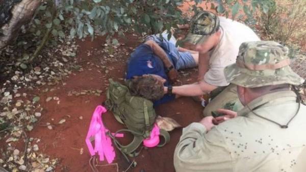 رجل النمل استرالي عاش 6 ايام من دون ماء على اكل النمل