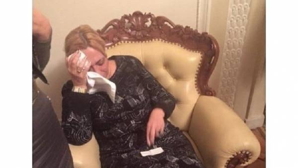 بالفيديو.. البرلمان الأوكراني يسوي مشاكله بتراشق الزجاجات الفارغة