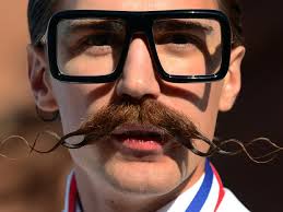 لماذا يطيل الرجال شواربهم في نوفمبر؟