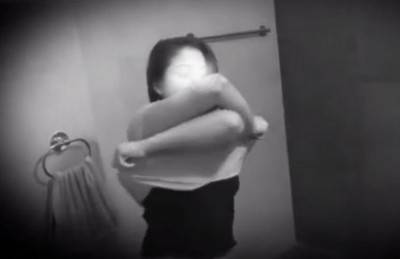 صاحب صالون نسائي زرع كاميرا سريّة لتصوير النساء عاريات