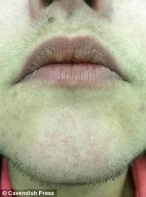 بالصور ... تعرفوا الى المرأة التي تحلق ذقنها 3 مرات يومياً!