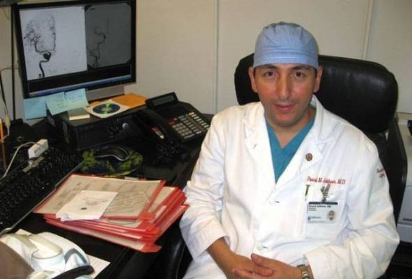 جرّاح أعصاب لبناني يحصد جائزة أميركية لاكتشافه علاجا لسرطان شبكة العين