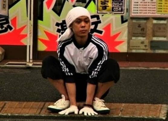 شاهد.. الرجل القرد يدخل موسوعة جينيس