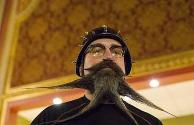 استعراض لأصحاب اللحى والشوارب الضخمة بأمريكا