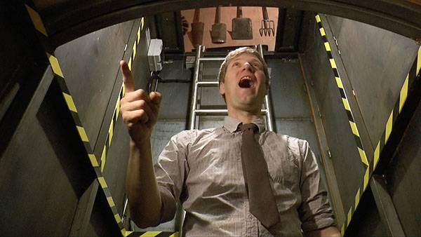 فيديو: بريطاني يبني ملجأ تحت الأرض استعداداً لنهاية العالم