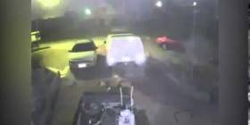 بالفيديو.. «عفريت» يتجول في «كراج» سيارات مهجور ..