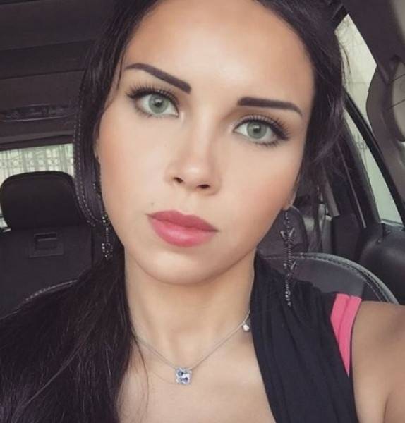 بالصور: هذه الفاتنة زوجة نجم سوري!