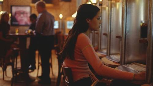 العثور على فتاة مختفية تعيش في مقاهى للإنترنت لمدة 10 سنوات