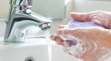 السعوديون أولاً في عادة غسل اليدين